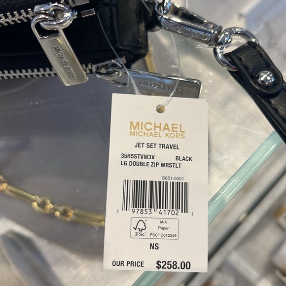 MICHAEL KORS
Jet Set Large Logo Signature Double-Zip Wristlet-Wallet-Phone Case - Picture 12 of 16